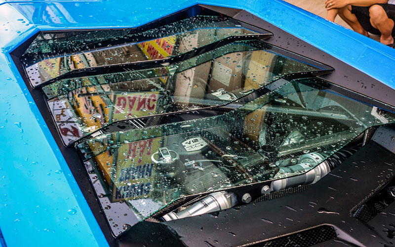 Siêu xe Aventador màu lạ độ cánh gió và mâm ở Sài Gòn