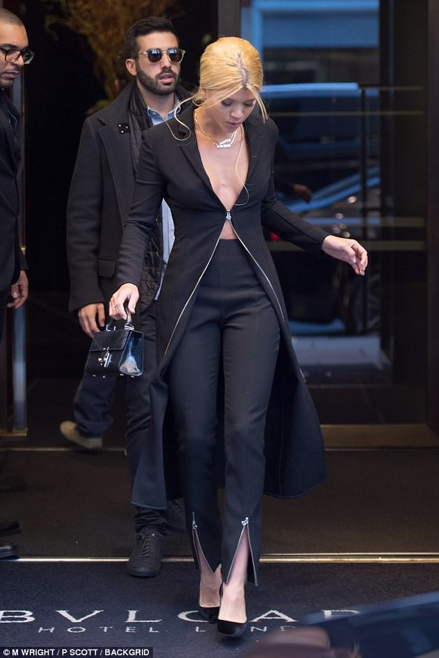 2 xu hướng diện blazer ngày càng được lòng các sao Hollywood