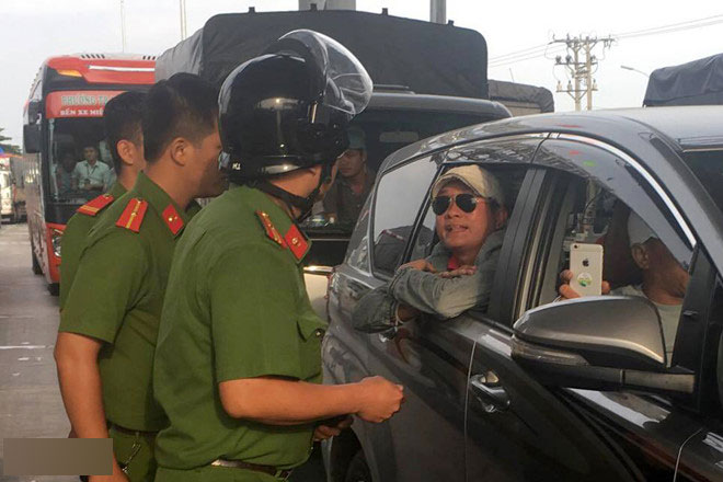 BOT Cai Lậy hỗn loạn, nhiều người quá khích bị áp giải