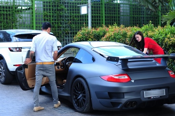 Chồng cũ Thu Thủy - đại gia kín tiếng, sở hữu dàn siêu xe không hề thua kém Cường Đô la