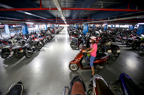Giá giữ xe trong sân bay Tân Sơn Nhất tăng từ 1/12