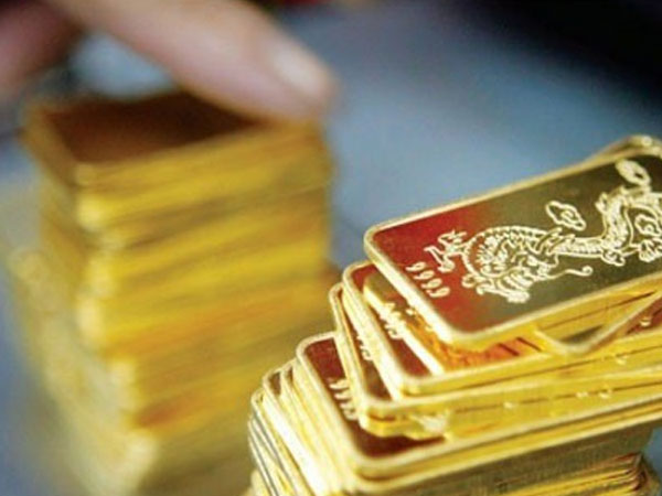 Vàng giảm giá, gia tăng áp lực lên kim loại quý