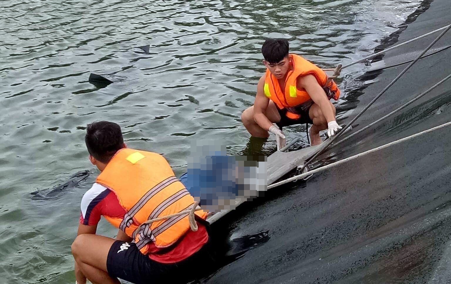 Nguyên nhân 2 anh em nhỏ bán bánh tiêu ở Đà Nẵng tử vong trong hồ xử lý nước thải