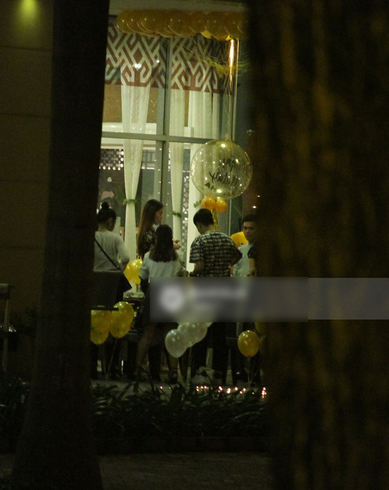 Vắng Kim Lý, Hà Hồ lẻ bóng dự tiệc sinh nhật muộn do bạn bè tổ chức