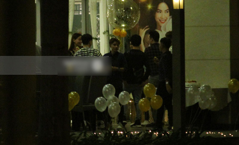 Vắng Kim Lý, Hà Hồ lẻ bóng dự tiệc sinh nhật muộn do bạn bè tổ chức