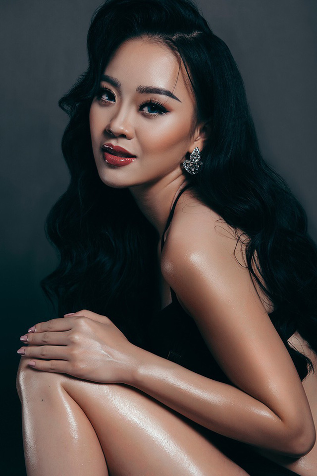 Nữ sinh phòng cháy chữa cháy xinh đẹp dạy võ cho trẻ em lang thang