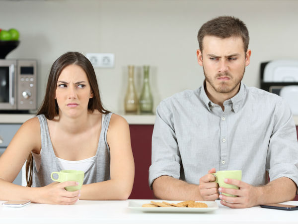 Những dấu hiệu chứng tỏ: Công việc đang giết dần, giết mòn hôn nhân của bạn