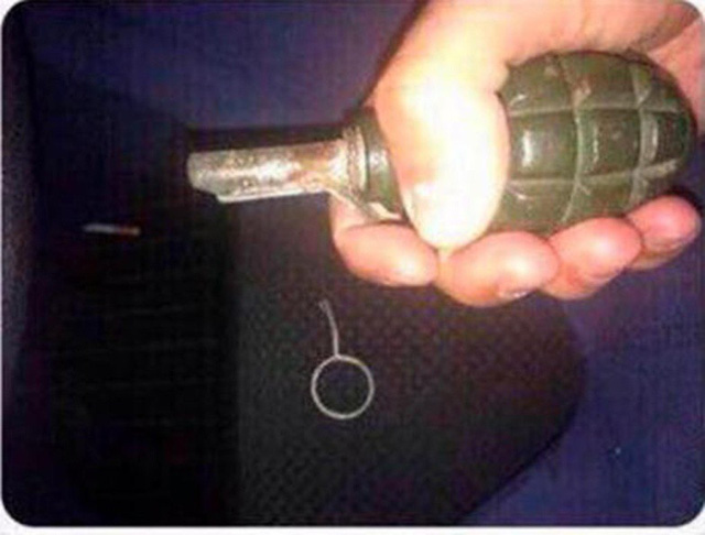 Rút chốt lựu đạn để chụp ảnh tự sướng, chàng trai trẻ qua đời