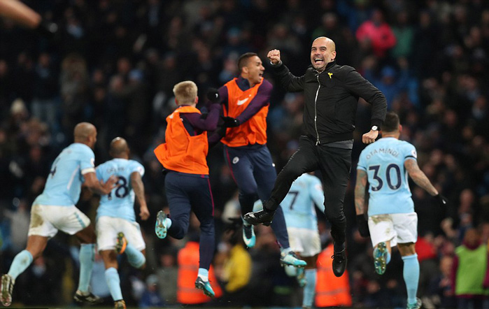 Sterling ghi bàn giây cuối cùng, Man City giữ mạch toàn thắng