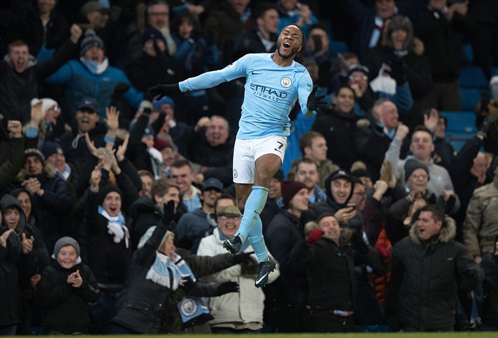 Sterling ghi bàn giây cuối cùng, Man City giữ mạch toàn thắng