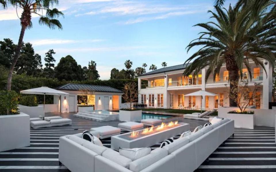 Suốt ngày khoe của, Mayweather bị trộm đột nhập khi thăm Trung Quốc