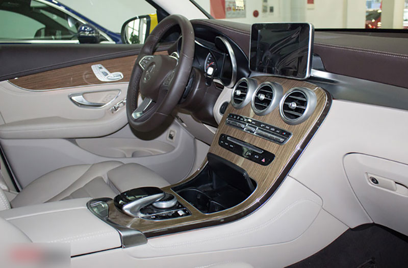 Diện kiến Mercedes GLC250 4MATIC màu độc nhất Việt Nam