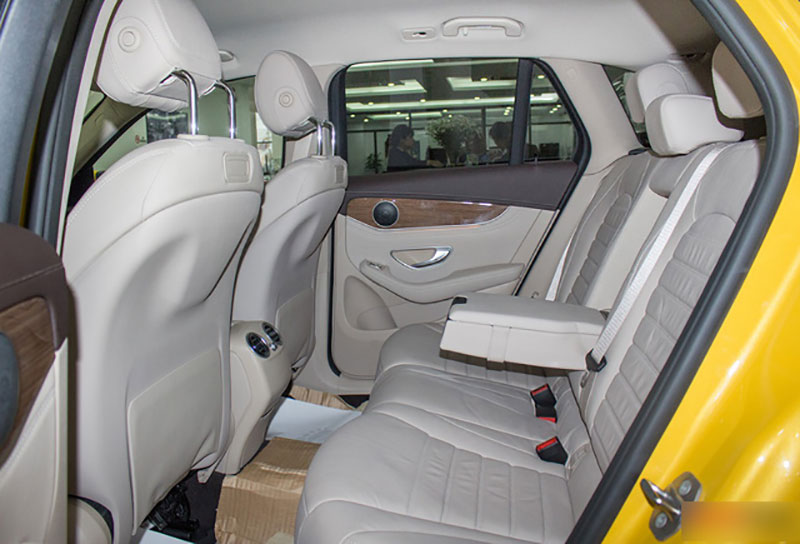 Diện kiến Mercedes GLC250 4MATIC màu độc nhất Việt Nam