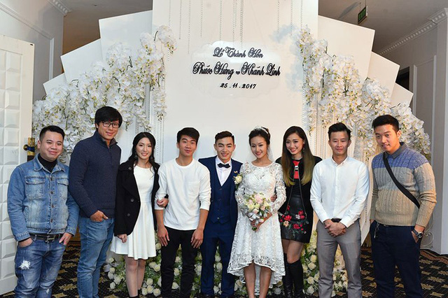 Hot boy thể dục Phạm Phước Hưng hôn vợ ngọt ngào trong ngày cưới