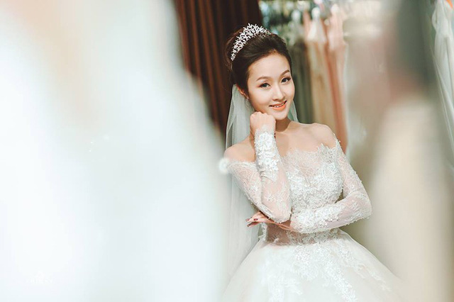 Hot boy thể dục Phạm Phước Hưng hôn vợ ngọt ngào trong ngày cưới Hot boy thể dục Phạm Phước Hưng hôn vợ ngọt ngào trong ngày cưới