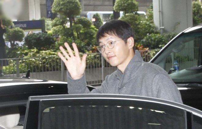 Song Joong Ki tái xuất sau khi cưới Song Hye Kyo