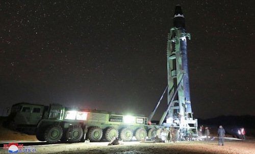 Tên lửa Hwasong-15 của Triều Tiên có thể sử dụng nhiên liệu rắn