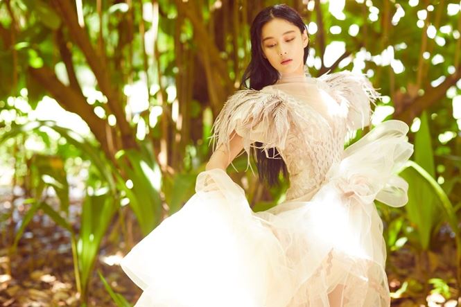 Mê mẩn ngắm mặt xinh, dáng ngọc của ‘tình địch’ Phạm Băng Băng