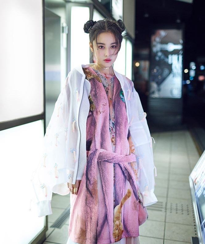 Mê mẩn ngắm mặt xinh, dáng ngọc của ‘tình địch’ Phạm Băng Băng