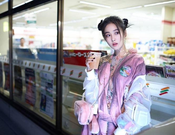 Mê mẩn ngắm mặt xinh, dáng ngọc của ‘tình địch’ Phạm Băng Băng