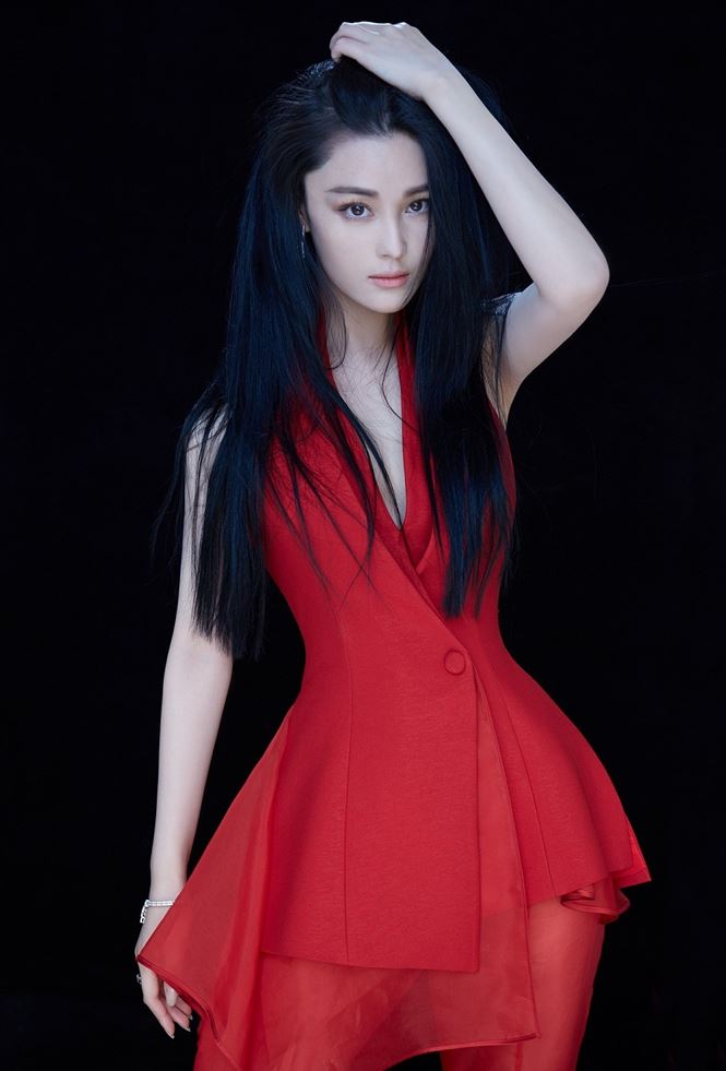 Mê mẩn ngắm mặt xinh, dáng ngọc của ‘tình địch’ Phạm Băng Băng