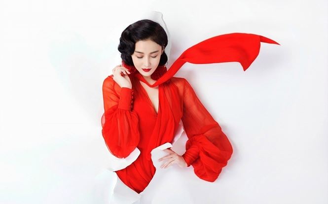 Mê mẩn ngắm mặt xinh, dáng ngọc của ‘tình địch’ Phạm Băng Băng