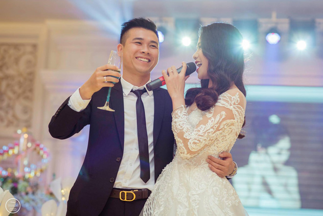 Cô vợ xinh như hoa hậu khiến hậu vệ Sông Lam Nghệ An cuồng si