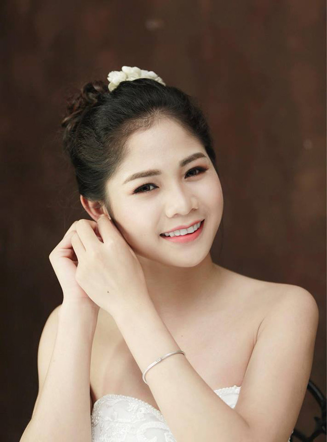 Cô vợ xinh như hoa hậu khiến hậu vệ Sông Lam Nghệ An cuồng si