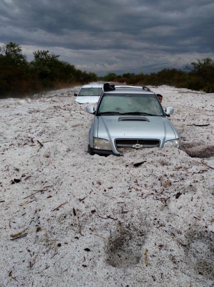 Mưa đá rơi dày 1,5m như tận thế ở Argentina