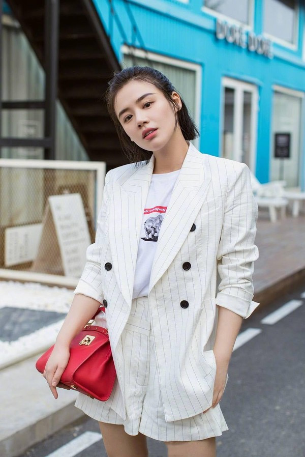Cách diện blazer cá tính như Thái Y Lâm, Triệu Vy