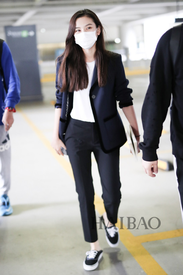 Cách diện blazer cá tính như Thái Y Lâm, Triệu Vy