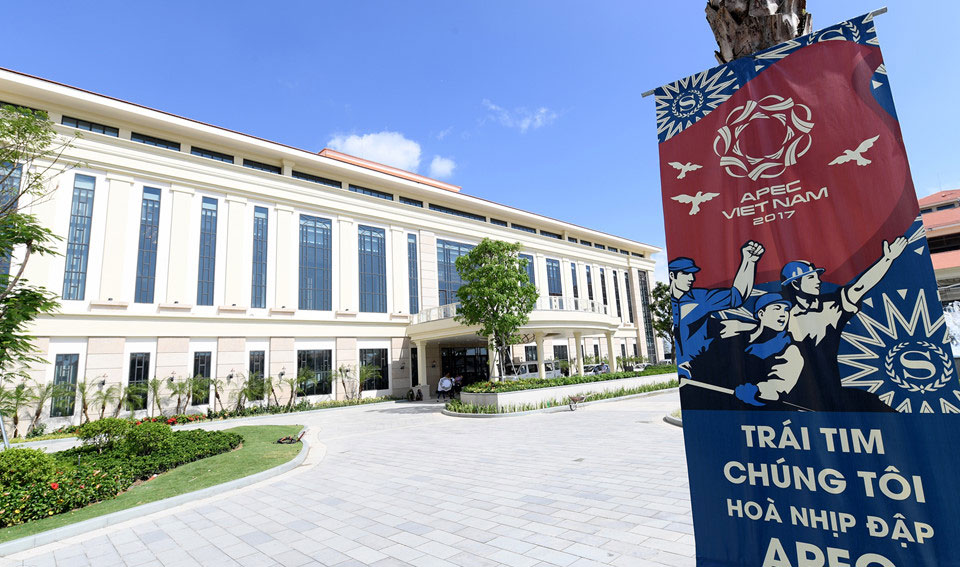 Đà Nẵng trang hoàng rực rỡ chào đón Tuần lễ cấp cao APEC 2017