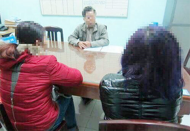 Bắt quả tang hai nữ tiểu thương bán dâm