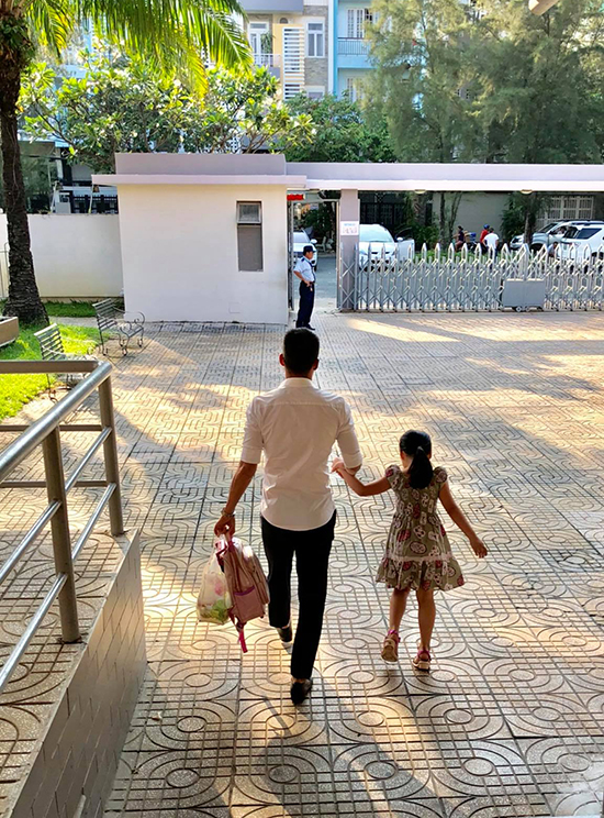 Công chúa Bánh Gạo nhà Công Vinh khiến nhiều người bất ngờ vì lớn nhanh