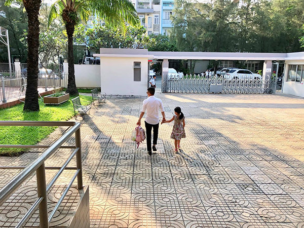 Công chúa Bánh Gạo nhà Công Vinh khiến nhiều người bất ngờ vì lớn nhanh