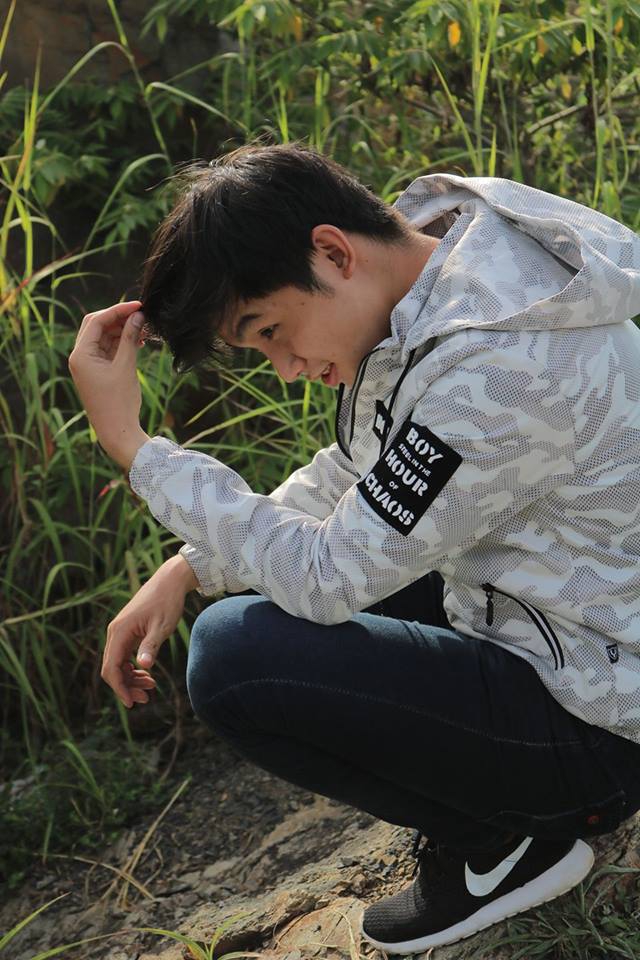 Cậu bạn được mệnh danh nam thần thịt sườn với clip quay lén khi đang ăn cực đáng yêu