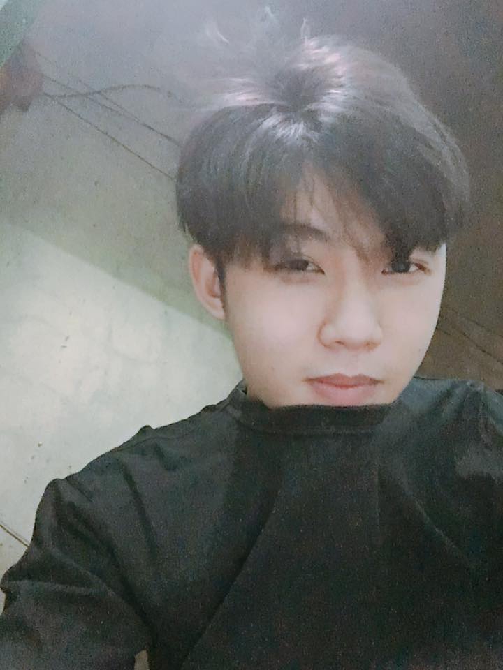 Cậu bạn được mệnh danh nam thần thịt sườn với clip quay lén khi đang ăn cực đáng yêu