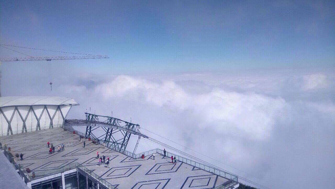 Cây cỏ, ga cáp treo đóng băng trên đỉnh Fansipan