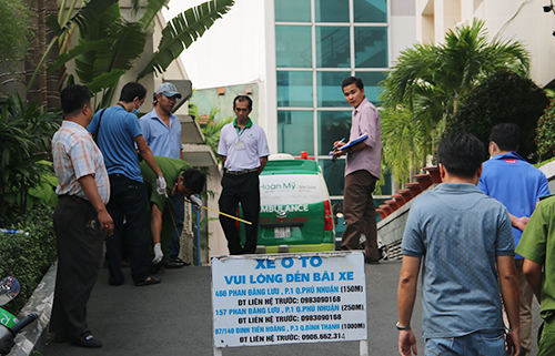 Băng giang hồ ở Sài Gòn truy sát nạn nhân đến phòng cấp cứu