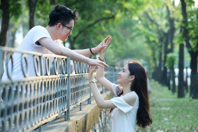 Nữ sinh 2000 bất ngờ nổi tiếng chỉ sau 1 khoảnh khắc mỉm cười lướt qua ống kính! Nữ sinh 2000 bất ngờ nổi tiếng chỉ sau 1 khoảnh khắc mỉm cười lướt qua ống kính!