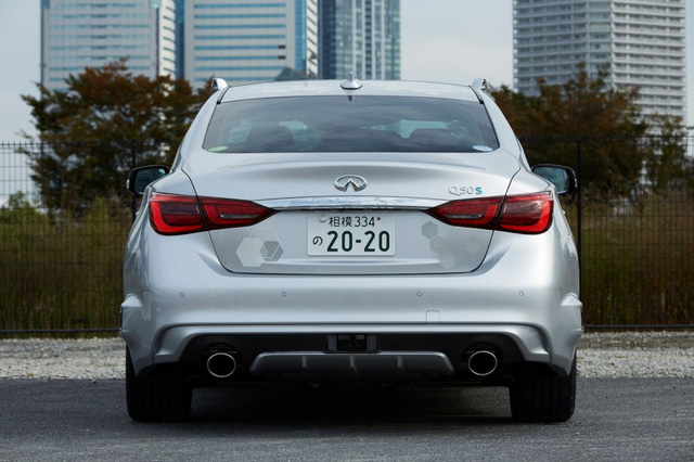 Infiniti Q50 tự lái xuất hiện trên đường phố Tokyo Infiniti Q50 tự lái xuất hiện trên đường phố Tokyo