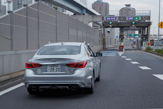 Infiniti Q50 tự lái xuất hiện trên đường phố Tokyo Infiniti Q50 tự lái xuất hiện trên đường phố Tokyo