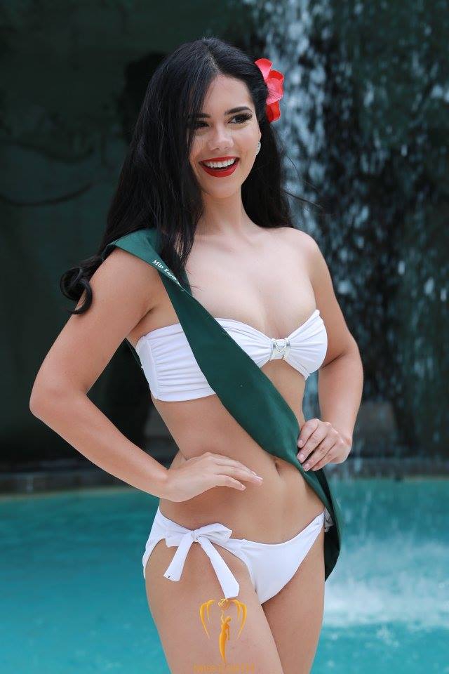 Mãn nhãn với phần trình diễn áo tắm của Hoa hậu Trái đất 2017