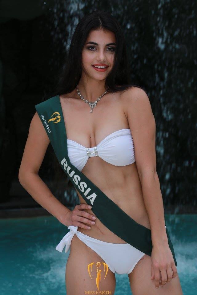 Mãn nhãn với phần trình diễn áo tắm của Hoa hậu Trái đất 2017