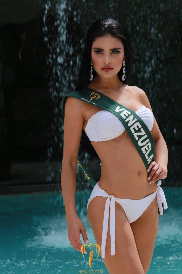 Mãn nhãn với phần trình diễn áo tắm của Hoa hậu Trái đất 2017