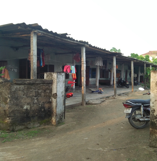 Cuộc sống đau đớn của bé gái 8 tháng tuổi mồ côi cha, cái đầu như muốn nổ tung vì căn bệnh não úng thủy