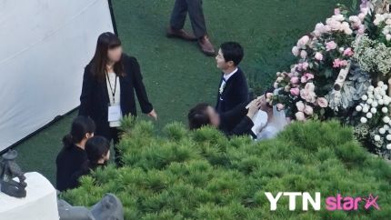 Cặp đôi Song - Song chính thức xuất hiện trong trang phục cô dâu chú rể