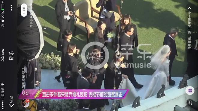 Cặp đôi Song - Song chính thức xuất hiện trong trang phục cô dâu chú rể