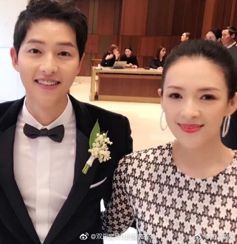 Siêu đám cưới Song Joong Ki - Song Hye Kyo: Cô dâu chú rể nắm tay nhau trong tiếng vỗ tay của mọi người