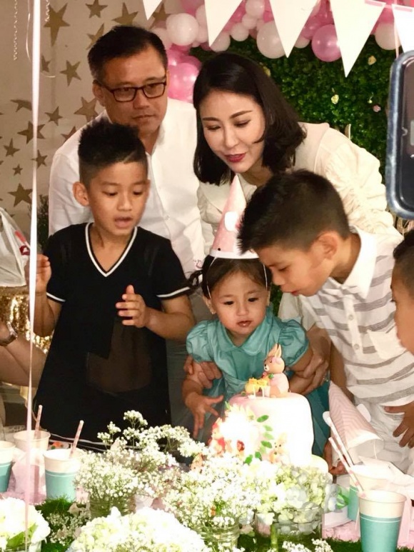 Hoa hậu Hà Kiều Anh tổ chức sinh nhật vui vẻ cho con gái